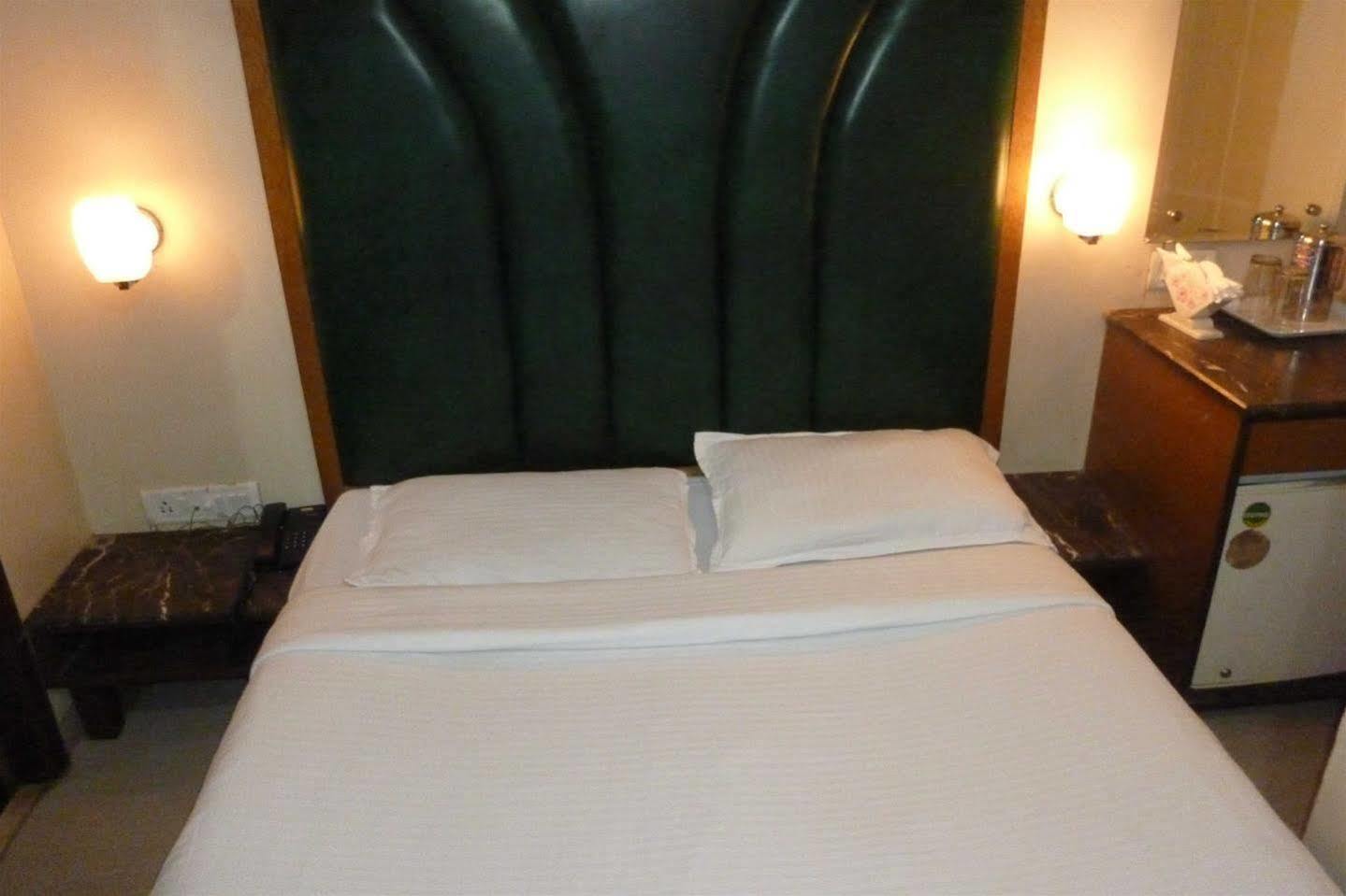 מומביי Hotel Park Shilton מראה חיצוני תמונה